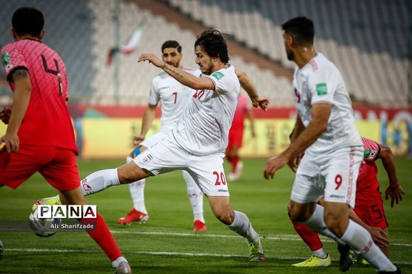 دیدار تیم‌های فوتبال ایران و کره جنوبی
