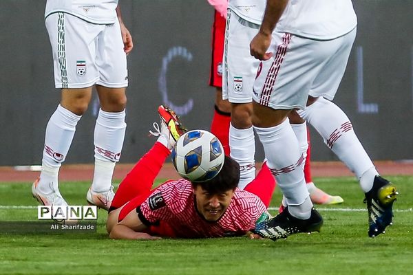 دیدار تیم‌های فوتبال ایران و کره جنوبی