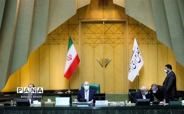 اعتراض یک نماینده به برخی برخوردهای نامناسب با رئیس مجلس