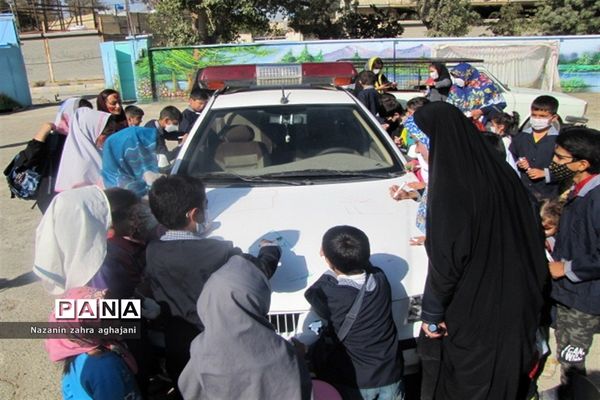 جشن آموزشی سلامت روان با مشارکت نیروی انتظامی