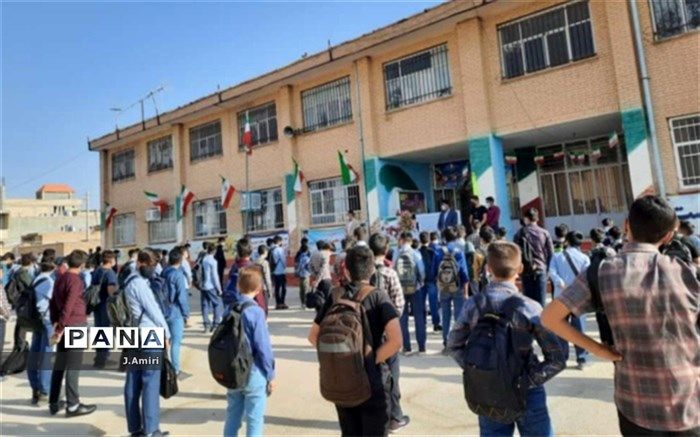 حضور پر شور دانش آموزان در مدرسه توحید با رعایت پروتکل های بهداشتی