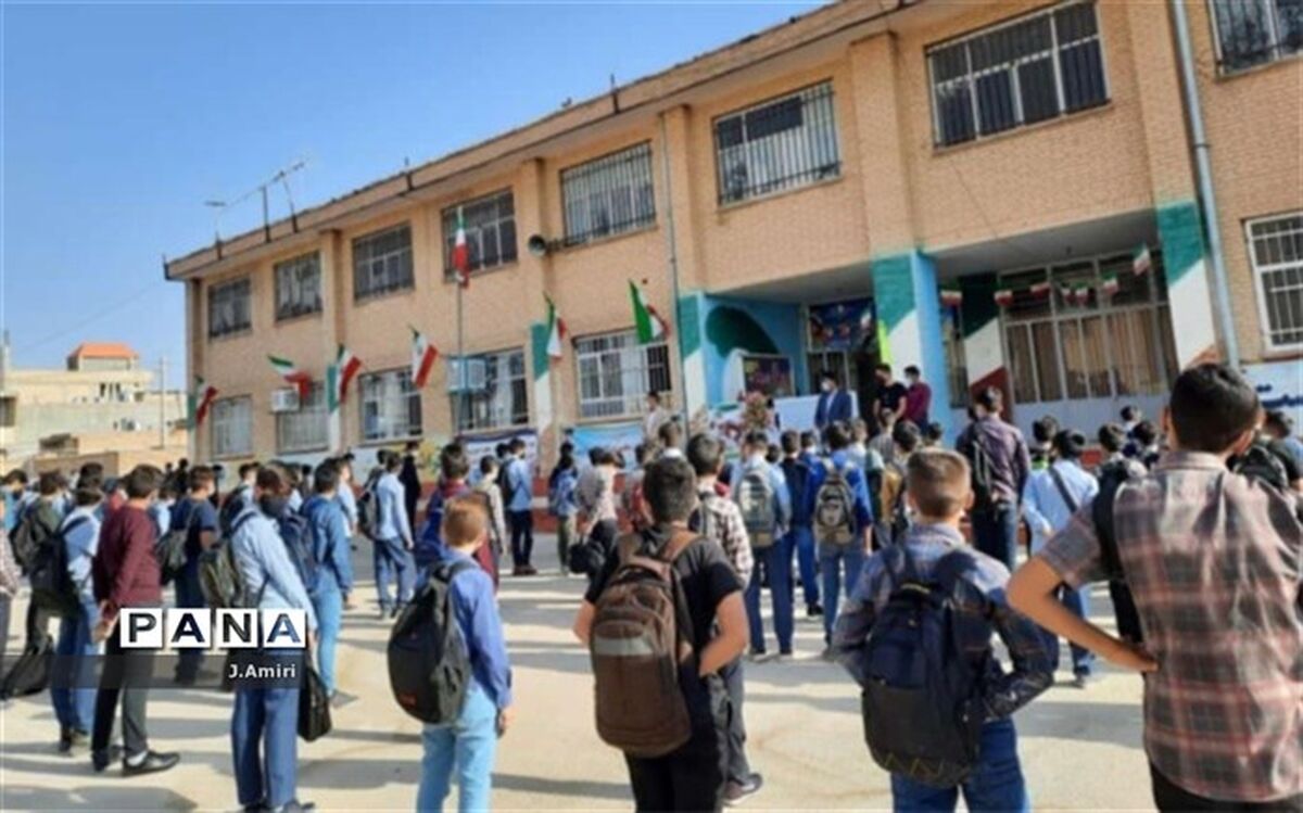 حضور پر شور دانش آموزان در مدرسه توحید با رعایت پروتکل های بهداشتی