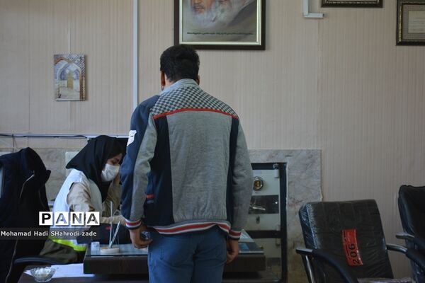 واکسیناسیون دانش‌آموزان دبیرستان امام علی (ع) ناحیه یک آموزش و پرورش