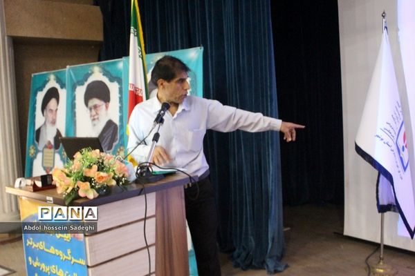 تجلیل از سرگروه‌های برتر فعالیت‌های پرورشی و درس تفکر و سبک زندگی استان بوشهر