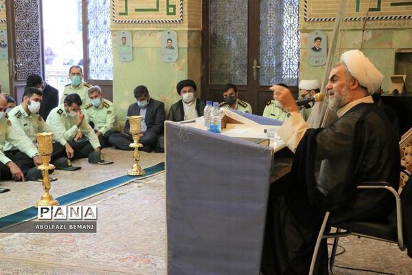 غبارروبی مزار شهدا در هفته نیروی انتظامی