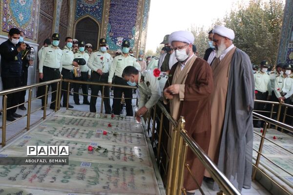 غبارروبی مزار شهدا در هفته نیروی انتظامی
