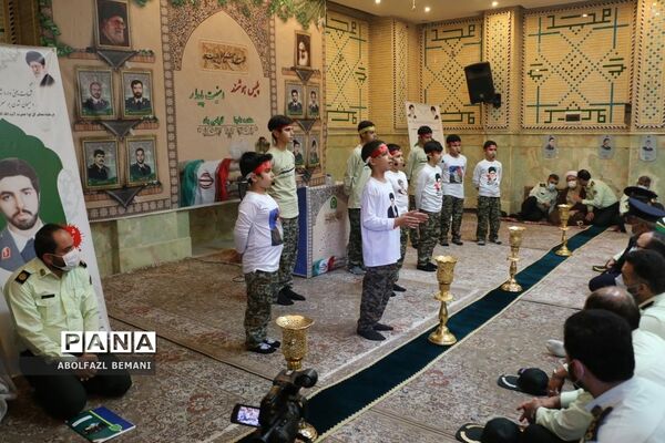 غبارروبی مزار شهدا در هفته نیروی انتظامی