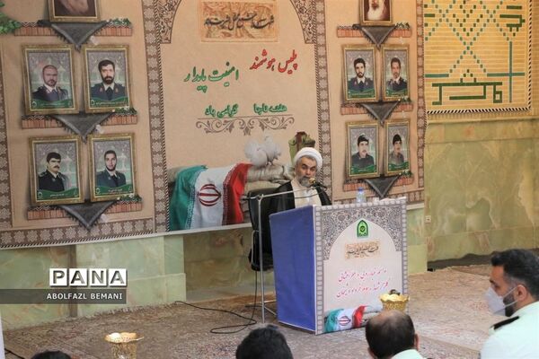 غبارروبی مزار شهدا در هفته نیروی انتظامی