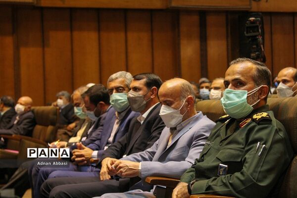 شورای اداری استان فارس و نشست خبری پایان سفر یک روزه رئیس جمهور به شیراز