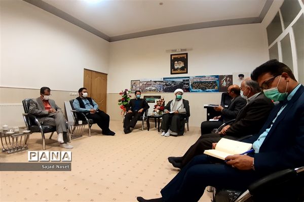 برگزاری جلسه هم‌اندیشی تشویق نوجوانان به نماز جمعه در دفتر امام جمعه کاشمر