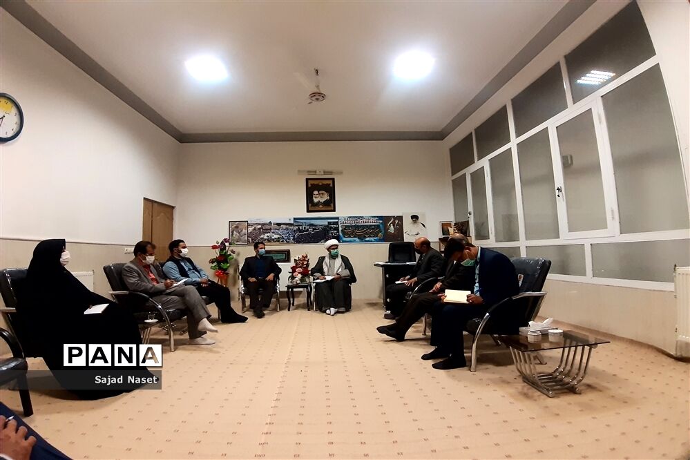 برگزاری جلسه هم‌اندیشی تشویق نوجوانان به نماز جمعه در دفتر امام جمعه کاشمر