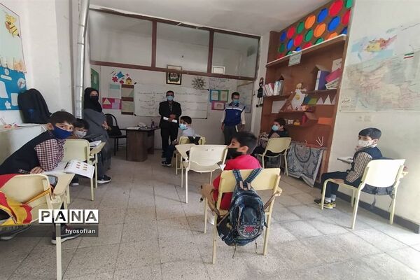 بازدید از مدارس شهرضا توسط مدیر کانون شهید مفتح و مسئول سازمان دانش آموزی شهرضا