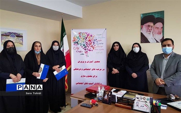 مراسم‌ تقدیر از برگزیدگان همیاران‌ مشاور به مناسبت هفته‌ بهداشت و روان در پردیس