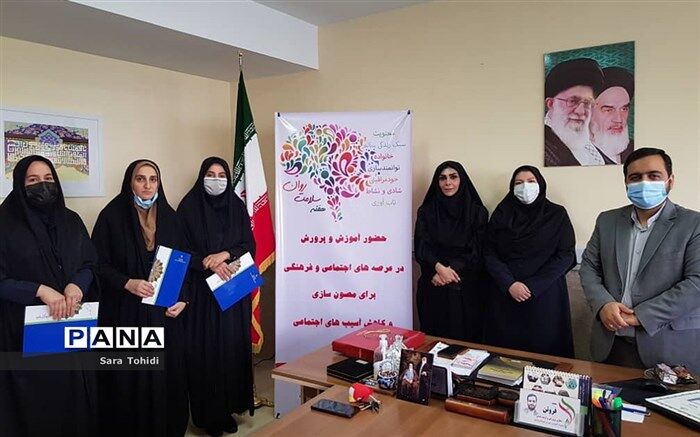 مراسم‌ تقدیر از برگزیدگان همیاران‌ مشاور به مناسبت هفته‌ بهداشت و روان در پردیس