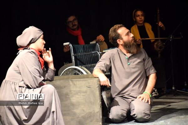 اجرای تئاتر «چهار صندوق»