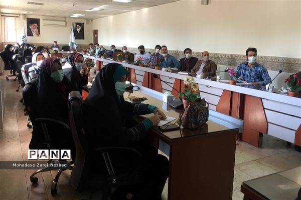 جلسه توانمندسازی مربیان پیشتاز شهرستان قرچک