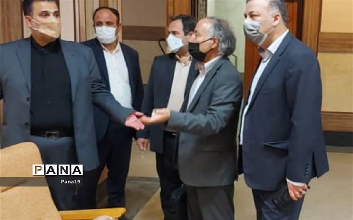 اطاعت از قرآن و اهل بیت، تنها راه نجات بشراز گمراهی ها و رسیدن به سعادت واقعی است