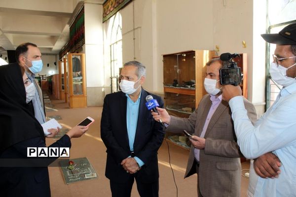 ادای احترام سرپرست وزارت آموزش و پرورش به مقام شامخ شهدای استان کهگیلویه و بویراحمد