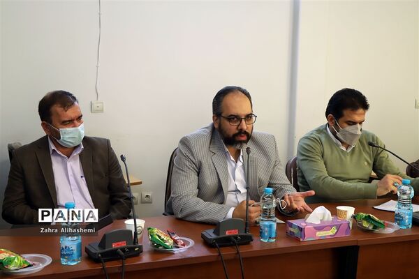 جلسه کارگروه ماده ۱۸ سرویس حمل و نقل دانش‌آموزی شهر تهران