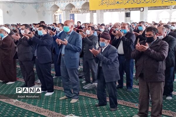 برگزاری نماز جمعه در محل زیارتگاه امامزاده سید حمزه کاشمر