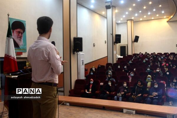 برگزاری نشست با عنوان جادوی رسانه در شهرستان گلوگاه