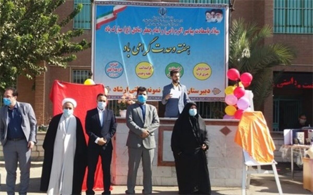 پیامبر‌ اکرم و چهارده معصوم چراغ هدایت هستند