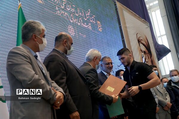 مراسم تجلیل از کشتی‌گیران تیم ملی