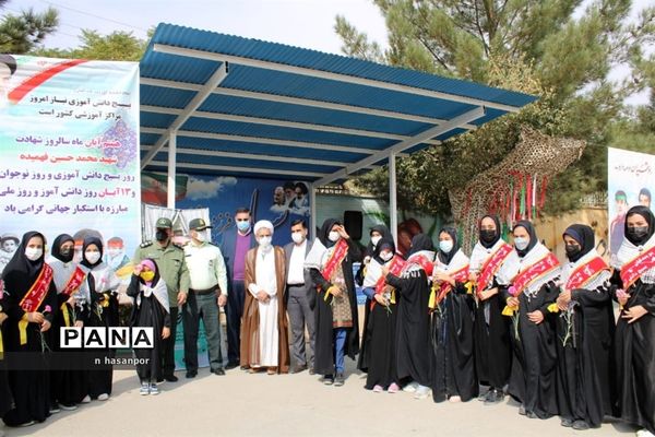 برگزاری صبحگاه مشترک به مناسبت هفته بسیج دانش‌آموزی در فلاورجان