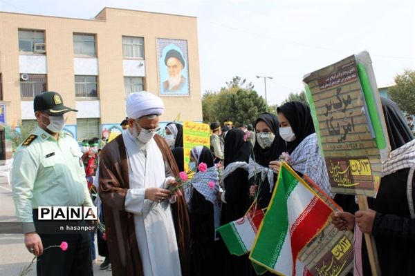 برگزاری صبحگاه مشترک به مناسبت هفته بسیج دانش‌آموزی در فلاورجان