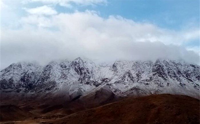 برف پاییزی ارتفاعات فریدونشهر را سفیدپوش کرد