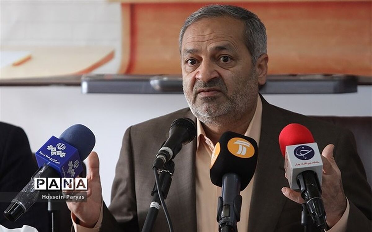 استفاده از کتب درسی برای آشنایی دانش‌آموزان با شهیدان