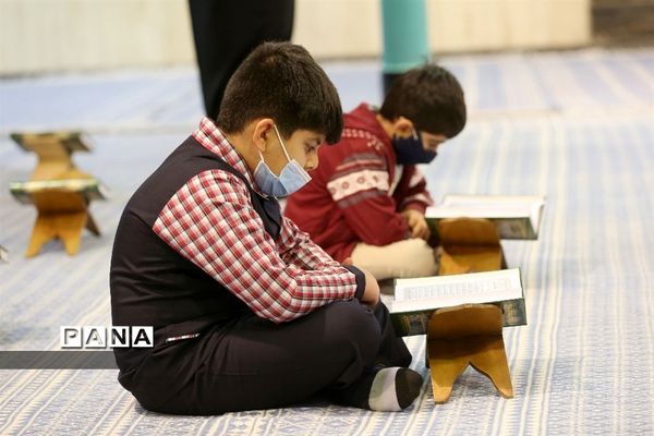 محفل انس با قرآن دانش آموزی در حسینیه جماران