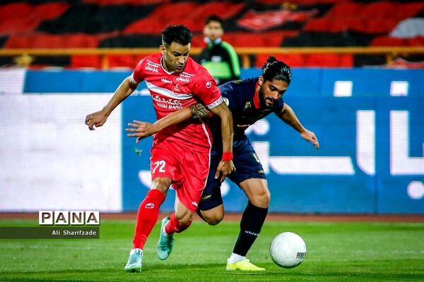 دیدار تیم‌های فوتبال پرسپولیس و نساجی