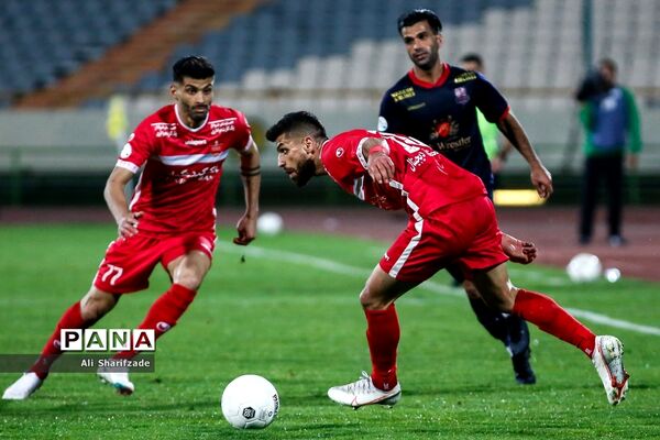 دیدار تیم‌های فوتبال پرسپولیس و نساجی