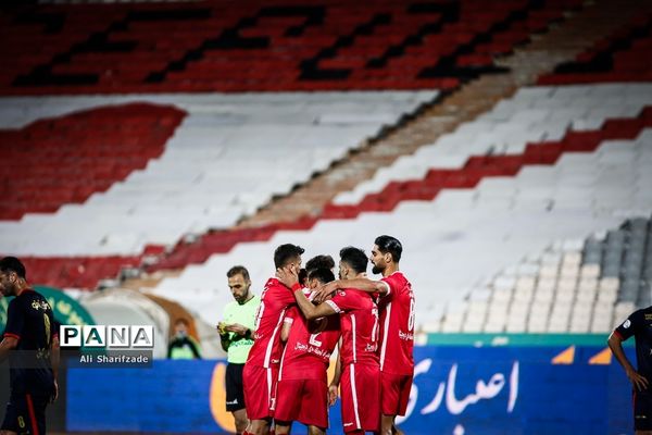 دیدار تیم‌های فوتبال پرسپولیس و نساجی