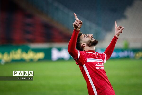 دیدار تیم‌های فوتبال پرسپولیس و نساجی