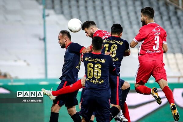 دیدار تیم‌های فوتبال پرسپولیس و نساجی