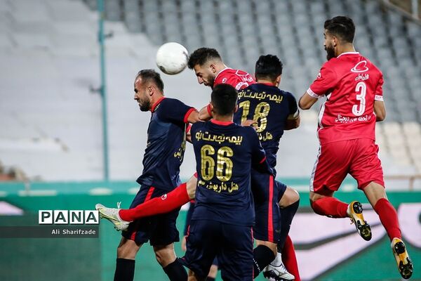 دیدار تیم‌های فوتبال پرسپولیس و نساجی