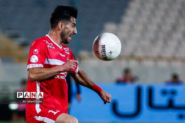 دیدار تیم‌های فوتبال پرسپولیس و نساجی