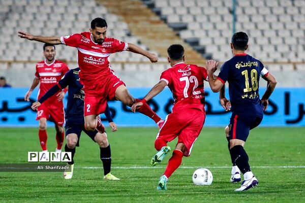 دیدار تیم‌های فوتبال پرسپولیس و نساجی