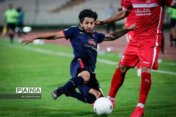 دیدار تیم‌های فوتبال پرسپولیس و نساجی