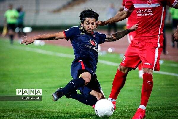 دیدار تیم‌های فوتبال پرسپولیس و نساجی