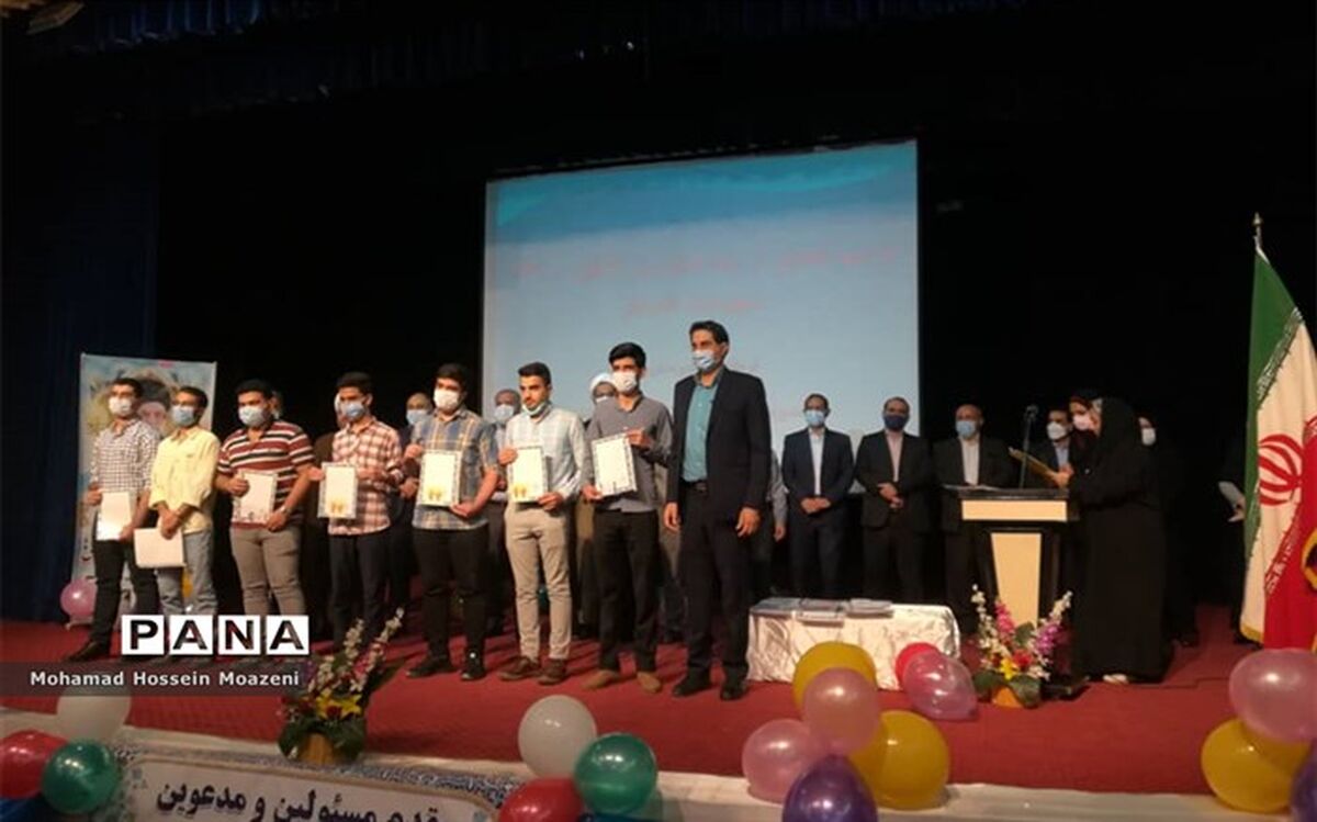 آیین تجلیل از نفرات برتر کنکور ۱۴۰۰ در شهرستان شوشتر
