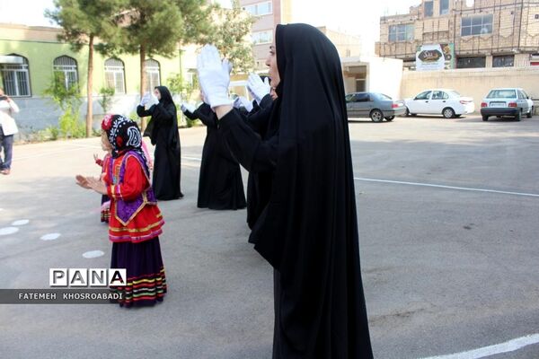مراسم نواخته شدن زنگ روز قم