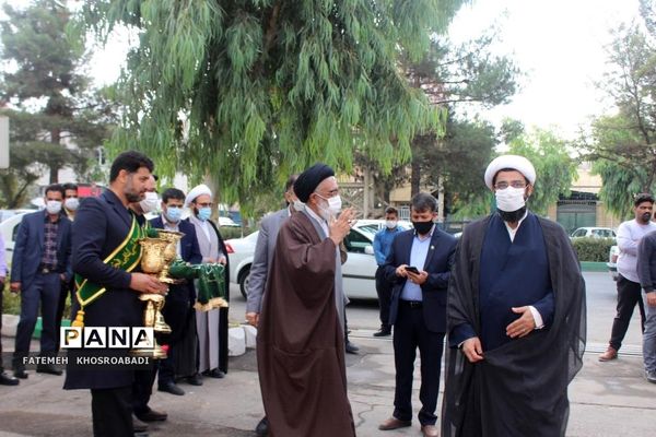 مراسم نواخته شدن زنگ روز قم