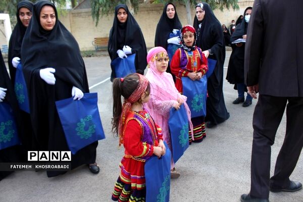 مراسم نواخته شدن زنگ روز قم