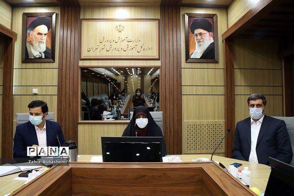 نشست کارشناسان و کارشناس مسئولان پیشگیری و مراقبت از آسیب‌های اجتماعی مناطق  تهران