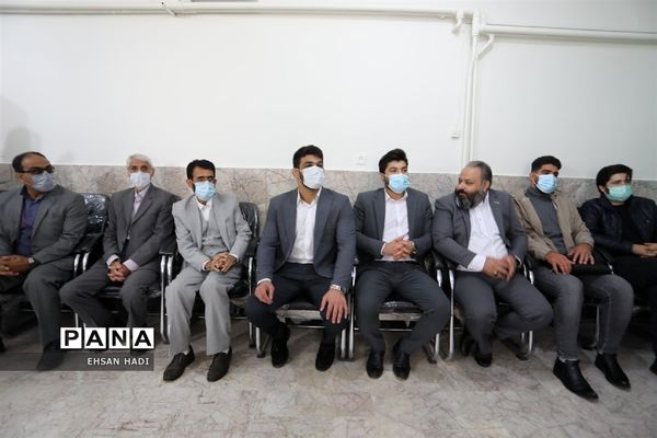 حضور حسن یزدانی در آسایشگاه معلولین ذهنی  شهید بهشتی  مشهد