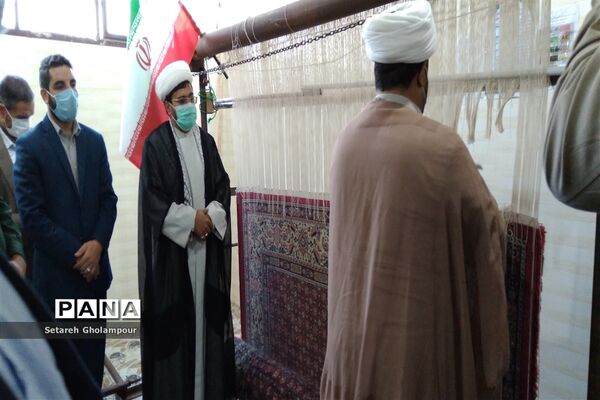 بافت و  برش فرش اهدایی به عتبات عالیات در شهرستان درمیان
