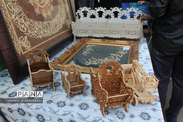 بازدید مدیرکل آموزش و پرورش قم از نمایشگاه آثار دانش‌آموزان استثنایی